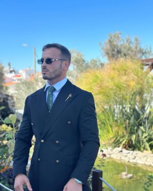 Miguel Vicente Instagram - Mais uma vez com a melhor escolha no visual! 

Obrigado 👔 @yuriistyle 

#fashion #style #menstyle #mensfashion