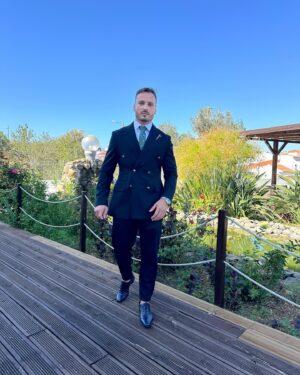 Miguel Vicente Instagram - Mais uma vez com a melhor escolha no visual! 

Obrigado 👔 @yuriistyle 

#fashion #style #menstyle #mensfashion