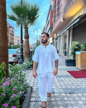 Miguel Vicente Instagram - Das semanas mais marcantes da minha vida, Marrocos sem dúvida irá ficar para sempre na memória e no meu coração. 
Foi uma viagem no sentido de uma ação social, em que vivenciei momentos inesquecíveis de uma realidade completamente diferente da nossa. 
O que vi fez me lembrar as histórias que os meus pais me contava quando eram novos, diz o meu pai que há 50 anos atrás o nordeste algarvio vivia essa realidade de os dias de hoje em Marrocos. 
Onde falta muito, desde água da rede, eletricidade, bens essenciais, bom, parece q falta tudo!! Mas o essencial que é o amor abunda no rosto da gente. 

A frase da viagem é: 

“Temos tanto que não sabemos o tanto que temos”