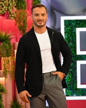 Miguel Vicente Instagram - No última hora com @quechaticemariaalice e  @inesimoesoficial 
@bigbrothertvi 

Foto @pedromelo_photo 

👔 @yuriistyle