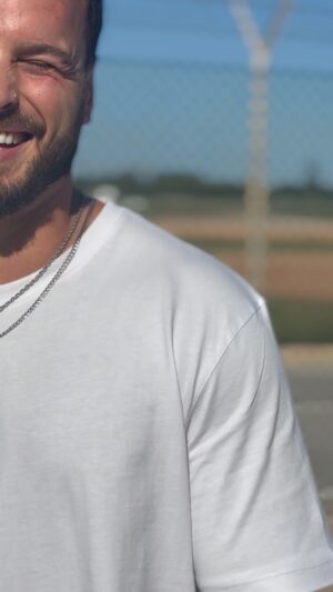 Miguel Vicente Instagram - Somos 100 mil! Obrigado 🙏❤️ 

#gratidao #blessed
