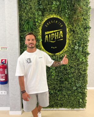 Miguel Vicente Instagram - O @miguelvicente_oficial já se juntou à família ALPHA! 🍀

E tu? 

VEM SER ALPHA! 

Faz já a tua marcação através deste link:
🛜 https://bit.ly/BarbeariaAlpha

Ou através deste contacto:
☎️ 935958108

📍Rua do Medronheiro N°34 4715-213 Braga

#eusoualpha #barbearialpha #barbershop #barber