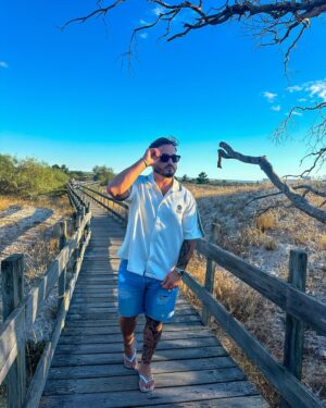 Miguel Vicente Instagram - O que guarda a sua boca conserva a sua alma, mas o que abre muito os seus lábios se destrói. 13 :3