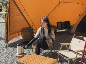 Miho Karasawa Instagram - ▲

カミカミさん (@4260h_camping )の
動画で拝見してからずっと行ってみたかった
山梨のキャンプ場に行ってきましたーーー！

7inch Camp (@7inchcamp )

オーナーさん手作りのキャンプ場
山奥の小さな集落に遊びに来たみたいな
おしゃれでノスタルジックな空間…
最高だったー。
癒されたーーー。
帰りたくなくなるー。

⋆⸜ ⚘ ⸝⋆

可愛くて清潔なお手洗いでは
松本良喜さん作曲のテーマソングも聴けちゃうよ♪
絶対また行く。

#TRUEさん
#唐沢美帆
#camp 
#camplife 
#7inchcamp
#つるキャン △
#ナナインチキャンプ 
#キャンプ女子 
#キャンプ初心者