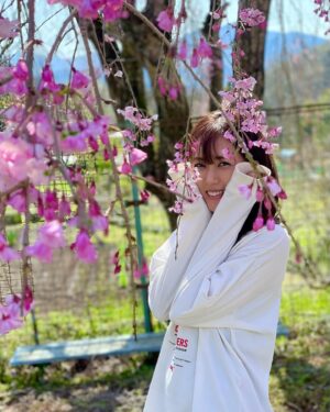 Miho Karasawa Instagram - 🌸

#TRUEさん
#唐沢美帆
#anime
#anisong
#アニメソング
#SAKURA
#桜
#SAKURAコンチェルト