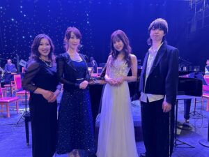 Miho Karasawa Instagram - 🎼

「TRUE Orchestra Concert
Asia Tour 2024」

音楽監督、編曲、指揮、ピアノ
大嵜慶子さん
ドラム　荒山諒さん
コーラス　SAK.さん

音楽的なことだけでなく
お人柄も素晴らしい方々で
今回も沢山のことを学ばせていただきました！

#つるふく
#TRUEさん
#唐沢美帆
#orchestra
#orchestraconcert
#anime
#anisong 
#アニメソング