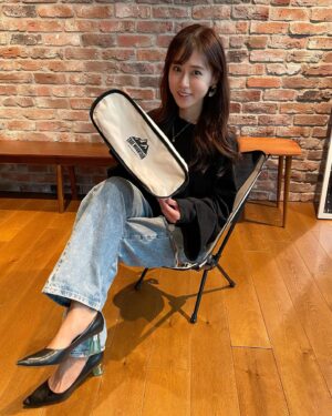 Miho Karasawa Instagram - △

10th anniversary goods
キャンピングチェア作りました！
キャンプされるかたは勿論
お家のインテリアとしても可愛いよーーー♪

#TRUE_MOUNTAIN
#TRUE_10th 
#TRUEさん
#唐沢美帆
#つるキャン△
#キャンプ
#キャンプ女子
#camping 
#campinglife 
#campingtrip