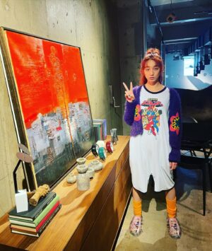 Mijika Nagai Instagram - BRUTUSの衣装、全身だとこんなで大人のロンパースやばすぎじゃない？
いつも素敵な衣装とヘアメイクをありがとう感謝エターナル🤞
@stylist_takashi 
@kozono_yukari