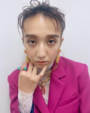 Mijika Nagai Instagram - 今日は「劇場版ねこ物件」の舞台挨拶〜
ご来場頂いた皆様、
本当にありがとうございました❤️
なんと3連発で、そんなら
せっかくだし着替えようぜってことで🔥
新宿埼玉川崎全部違うルックで
お届けしたよ〜ん！
今回も超自我パチパチのスタイリング☺️
まずは新宿スーパーギャル編🔥🔥
(春千代絶対似合うね春千代)

👗 @stylist_takashi 天
💄 @kozono_yukari 才

@neko.bukken