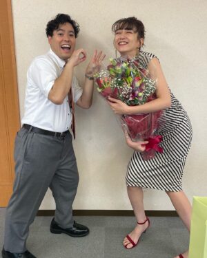 Mijika Nagai Instagram - 先月遂に30歳になったぞ〜🔥🔥
現場でお祝いしてもらって、スーパーハッピーでした！前原君とは去年の誕生日も一緒で、去年は芸劇、今年はロケ先で祝ってくれた😂来年も一緒だったら凄いな😂😂

ずっとなりたかった30歳、既にすごくしっくりきちゃう！辿り着けてとりあえず超偉い。生き延びて生き延びて、ご機嫌な人生にするんだから〜🍻🍻🍻