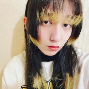 Mijika Nagai Instagram - 髪型変〜えた！
姫カットをもう一段増やして、ネオ姫カットになりました〜🎊🎊どうしよう！最高すぎでは？！
戻せって言われるまでこの髪型なので、イケてる髪型の役が必要な方オファー待ってます🙋‍♀️この髪型のうちになんか撮影もしたい〜！

最高にしてくれた　@risel_samon 
いつもありがとうございます！！
アガル〜〜〜🔥🔥🔥