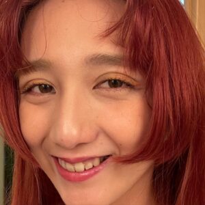 Mijika Nagai Instagram - 「笑ってくださーい！」って言われると顔面が緊張、いつも陰キャスマイルかましちゃってマネージャーさんに笑われるんですが、携帯に入ってたプライベートの笑顔すら強ばっててマジで笑顔向いてない😂😂