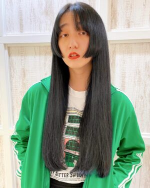 Mijika Nagai Instagram - 久々に黒髪のターン！嬉しい！あとは数カ所ブリーチすれば灰谷蘭ちゃんだが、そんなことはきっと出来ない
@risel_samon 
🎊いつもありがとうございます🎊
