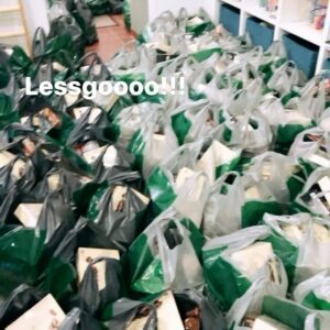 Mikael Gabriel Instagram - 🎅🏻🎄🎅🏻🎄🎅🏻🎄🎅🏻🎄🎅🏻🎄🎅🏻
Jo yhdeksättä kertaa joulu tuo mukanaan myös meidän perinteisen Malmin joulun.
 
Viime vuoden tapaan jako tapahtuu Ala-Malmin puolella yhteistyössä K-Citymarket Malmin kanssa. Päivä on vanha tuttu 23.12. (lauantai), alkaen klo 12.00. Sijainti K-Citymarketin Malminkaaren katutasolla (Malminkaari 17-19 B).
 
Keskiössä on edelleen ruokakassi, joita jaamme 300 kappaletta. Sisältöä kasseihin tuovat muun muassa Atrian kinkut ja laatikot yhdessä Pauligin kahvien ja Pandan makeisten kanssa. Felix ja Abba täydentävät omilla tuotteillaan kasseja ja hygieniatuotteita sekä vitamiineja (Blistex, Bliw, Family Fresh, Jordan, Vitabons) on jaettavana myös. Lisäksi Planmeca lahjoittaa tänäkin vuonna tapahtumaan herkkukasseja. Pehmeitä paketteja ovat toimittaneet BilleBeino, Makia sekä Jokerit. Pyrimme myös ilahduttamaan lapsia vielä erikseen pienillä lahjoilla. 🎁
 
Jonoon lämmikkeeksi glögiä tarjoilee perinteitä kunnioittaen Päivin Torikahvila ja myös pientä purtavaa on tarjolla a la Gabriel’s Pizza & Malmin King 🍕 virvokkeet hoitaa @oshee_suomi🥤
 
Kiitämme jo tässä kohtaa isosti kaikkia tahoja, jotka ovat osaltaan mukana mahdollistamassa meille tärkeän perinteen jatkumista. 🙏🏼
 
Kaikille avoin tilaisuus on sujunut aiempina vuosina erittäin mallikkaasti, ja sitä toivomme luonnollisesti myös tänä vuonna.
 
Jouluterveisin, 
Mikael, Ville Galle, Jare, Flinda, Valari, Ikonen, Martti ja Tara ♥️