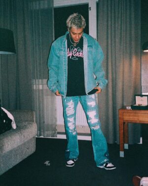 Mikael Gabriel Instagram - Lesssgoooo kevään keikat vikas slides‼️

♾️

Nähääks⁉️