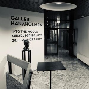 Mikael Persbrandt Instagram - Vernissage #intothewoods
181127 Helsinki 
#hanaholmen