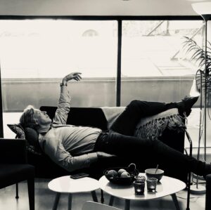 Mikael Persbrandt Instagram - ”Hoppla hoppla”, management said in June. He still hasn’t moved...😂

#backtowork🎬🎬

📸 @femsthlm