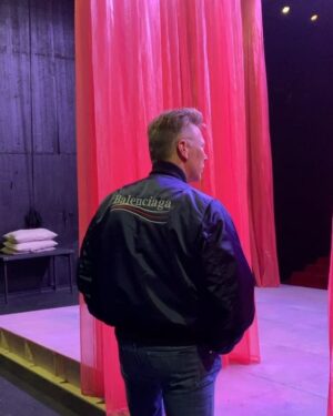 Mikael Persbrandt Instagram - Mikael beskriver sina förberedelser och sceniska metaforer inför Den inbillade sjuke. #maximteatern #mikaelpersbrandt #skådespelare #preparera #förberedelser