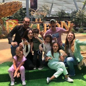 Mike Biaggio Instagram - Desmañanada de cine! Excelente Domingo! #familia @elreyleonpelicula #ElReyLeón #TheLionKing #Disney
.
@yosoygloriasierra @ariadne_diaz @marcusornellas .
Foto. @olympiaruiz