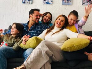 Mike Biaggio Instagram - Mi pasión, mis alegrías, mi compromiso, mis grandes amores! Las mujeres de mi vida! 
.
@yosoygloriasierra