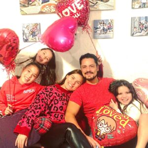 Mike Biaggio Instagram - ❤️ Abraza, sonríe, AMA!!!
Felicidades!!!!! 😘
