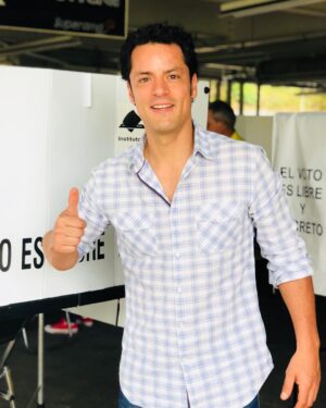 Mike Biaggio Instagram - VOTE!!! Llegue rayando por que estaba fuera de la ciudad y no pude salir más temprano. Llegue al 1/4 para las 6pm! 👍🏻 #voto2018 #votolibre #eleccionesmexico2018  #mexico