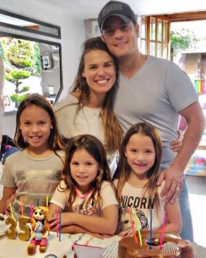 Mike Biaggio Instagram - Festejando el cumpleaños de quien día a día nos hace vivir un cumpleaños! Por todos los detalles, sonrisas y el amor que nos regala. FELICIDADES MI AMOR!!! ❤️❤️❤️❤️❤️ @yosoygloriasierra