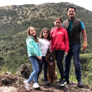 Mike Biaggio Instagram - Gracias gracias! 🙏🏻 
Excelente día, felicidades a todos los papás!