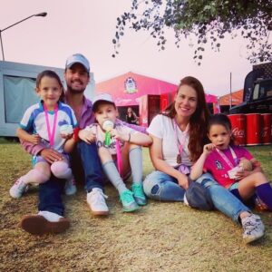 Mike Biaggio Instagram - Fin de semana de fútbol con mis CAMPEONAS!!! ⚽️.
De los mejores momentos, aprendiendo a ganar y perder, a ser equipo, compañeras, a apoyarse y confiar en ellas mismas. Grandes equipos de las niñas, de las mamás y papás, divirtiéndonos y apoyándolas siempre. 😃. @copagirosur @yosoygloriasierra @eugeniaolivarest @rockerss_2020 @kickerss_2020 @candy.goal