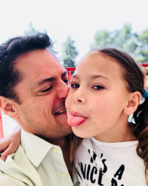 Mike Biaggio Instagram - Regreso a clases! #misniñas
