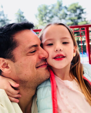 Mike Biaggio Instagram - Regreso a clases! #misniñas