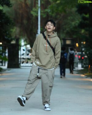 Mike Lin Instagram - 植物園吸收芬多精🍃✌🏻

📷 @wwwuccchi 
🤎 @nmr_wei321 @persevere_official 

#photography #persevere_official #mmy