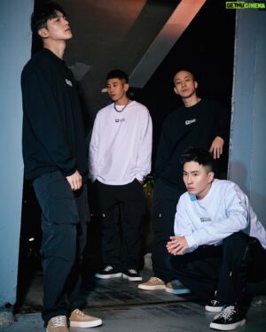 Mike Lin Instagram - 難得四人聚在一起🫶🏻

新的一年一起穿新衣繼續紅紅火火🔥

@aes_taipei  x @unknowndomain_official 

#aestaipei #unknowndomain