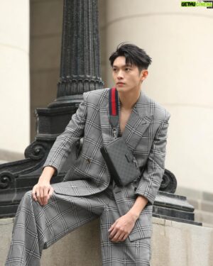 Mike Lin Instagram - 「 我是用我的心去感受對方。
工作上，一起共事的人最重要。
 —— 梁朝偉 」

感受現在的一切就像是這套衣服帶給的成熟感，有了衣服的襯托，少了那一點不成熟的味道。關於青年準備成長為壯年，面對現在的一切人事物珍惜且感恩，然後繼續努力的成為更好的自己！

@gucci 

#gucci #gucci2024cruise