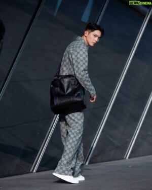 Mike Lin Instagram - @gucci 
-
-
每一套衣服都是設計師不斷的在突破與創新。
人生也是如此，不管遇到什麼樣的挫折與障礙當你突破了，也代表成長了！也迎來了一個新的自己！
別去放棄那擁有無限潛能的自己！
-
-
-
#gucci #gucci2024cruise

📷 @wwwuccchi 
✂️ @jarvis_lin0131