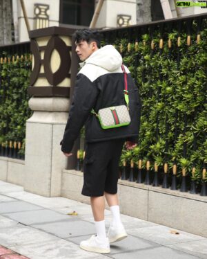 Mike Lin Instagram - 雨後的台北街頭🚶🏻

#gucci @gucci 

📷 @wwwuccchi 
✂️ @jarvis_lin0131