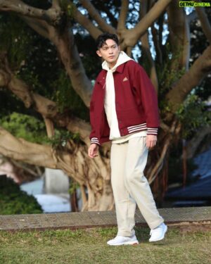 Mike Lin Instagram - 出社會後最期待的是和家人親戚團聚！
平時大家都各忙各的 只有這個時間是能聚在一起坐下來圍爐分享有趣的故事😝

小時候最愛的就是龍的圖案，這次adidas新春限定系列正好結合了許多龍紋元素，讓我在挑選的時候糾結好久🥹
像龍紋刺繡細節放到帽T和ULTRABOOST上，低調同時也增添了許多新年氛圍感🐲

祝大家龍年 🐲發大財🧨🔥

@adidas_tw 
#happyFUNcation