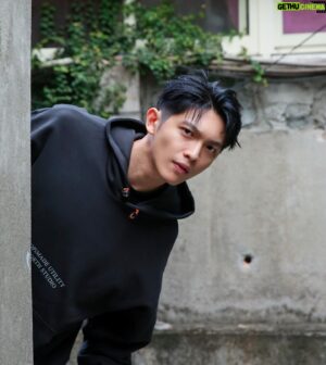 Mike Lin Instagram - 難得有妝髮，拍照探險小隊上線✌🏻

📷 @wwwuccchi 
📍 @goopi.co  @goopimade 
✂️ @jimmy1987909 

#goopi #goopimade #ootd