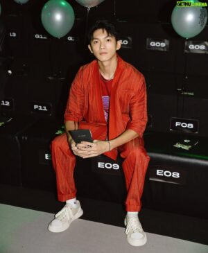 Mike Lin Instagram - Wangliling X 聰明鎮

謝謝 @wangliling 設計師的邀請
一場很棒的視覺饗宴😌

@tpe.fashionweek 

📷 @wwwuccchi 
✂️ @jimmy1987909 

#taipeifashionweek #wangliling