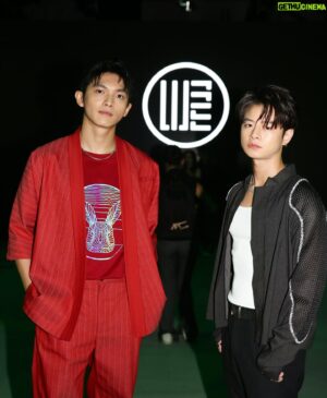 Mike Lin Instagram - Wangliling X 聰明鎮

謝謝 @wangliling 設計師的邀請
一場很棒的視覺饗宴😌

@tpe.fashionweek 

📷 @wwwuccchi 
✂️ @jimmy1987909 

#taipeifashionweek #wangliling