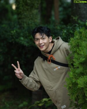 Mike Lin Instagram - 植物園吸收芬多精🍃✌🏻

📷 @wwwuccchi 
🤎 @nmr_wei321 @persevere_official 

#photography #persevere_official #mmy