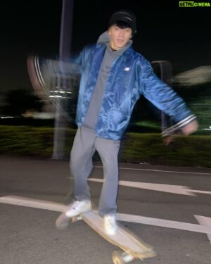 Mike Lin Instagram - 新年第一滑🛹

Thx @newbalance 新年禮物🫶🏻

#NewYearNewLife
#abetterbalance