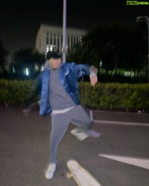 Mike Lin Instagram - 新年第一滑🛹

Thx @newbalance 新年禮物🫶🏻

#NewYearNewLife
#abetterbalance