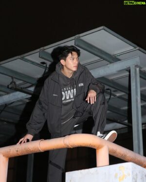 Mike Lin Instagram - 想拍出背後的晚霞，卻讓自己像p上去的🥹

®️ @idealism_official  x @s.h.owin_2004 
@supreme9999 🫶🏻
📷 @wwwuccchi 

#owin #ideallism