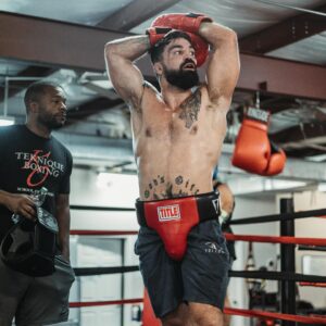 Mike Perry Instagram - Shout out to the team @teknique_boxing for putting me through the ring of fire in the lead up to the battle ahead ! Shout out my guy @dannymosaic for the shots 📸 , 14 days until I step in the ring in #Tampa against @jakepaul ! #Hard #Work #Pays #Platinum #Boxing #Fyp