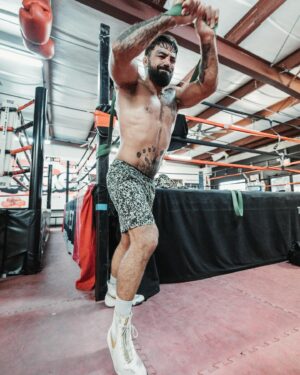 Mike Perry Instagram - Great shots of training from my guy @dannymosaic 📸We’re on a mission and I’m preparing to put on a show the world will love to see, so grateful for my opportunities and I’m giving my all ! Shout out to @coachjtknowsboxing for pushing me to be my best self and thanks to my gyms and all the training partners who fight for their families ! Different day, more work ! #Amen #Platinum #Boxing #Photos