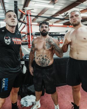 Mike Perry Instagram - Great shots of training from my guy @dannymosaic 📸We’re on a mission and I’m preparing to put on a show the world will love to see, so grateful for my opportunities and I’m giving my all ! Shout out to @coachjtknowsboxing for pushing me to be my best self and thanks to my gyms and all the training partners who fight for their families ! Different day, more work ! #Amen #Platinum #Boxing #Photos