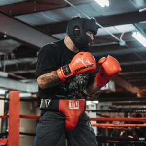 Mike Perry Instagram - Shout out to the team @teknique_boxing for putting me through the ring of fire in the lead up to the battle ahead ! Shout out my guy @dannymosaic for the shots 📸 , 14 days until I step in the ring in #Tampa against @jakepaul ! #Hard #Work #Pays #Platinum #Boxing #Fyp