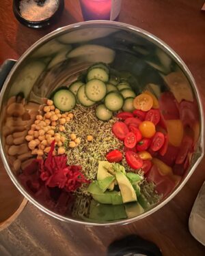 Mike Posner Instagram - PROTEIN PROTEIN PROTEIN!!!!! People always ask me where I get my protein. mostly from my own sprouted garbanzo beans. I love them. I am powered by sprouts!!! KEEP GOING,

mp

Comment “sprouts” to learn more ! 🌱