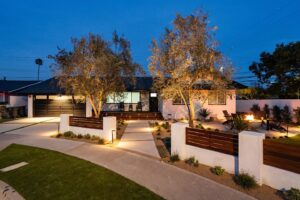 Mike Pyle Instagram - Guess who’s about to be the most popular house at this year’s block party? #FrontYardGoals #MPD #MikePyleDesign #Aesthetic #Design #OutdoorLiving #LandscapeDesign #Landscaping #MorseLandscapes